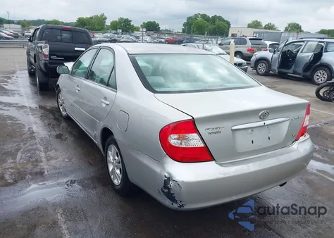 2004 Toyota Camry Le V6 z USA, uszkodzony, nr VIN 4T1BF32K24U070150